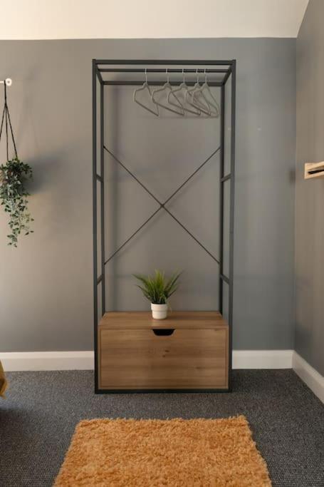 בלפסט Vibrant City Centre Townhouse With Free Parking Rare Outdoor Patio מראה חיצוני תמונה