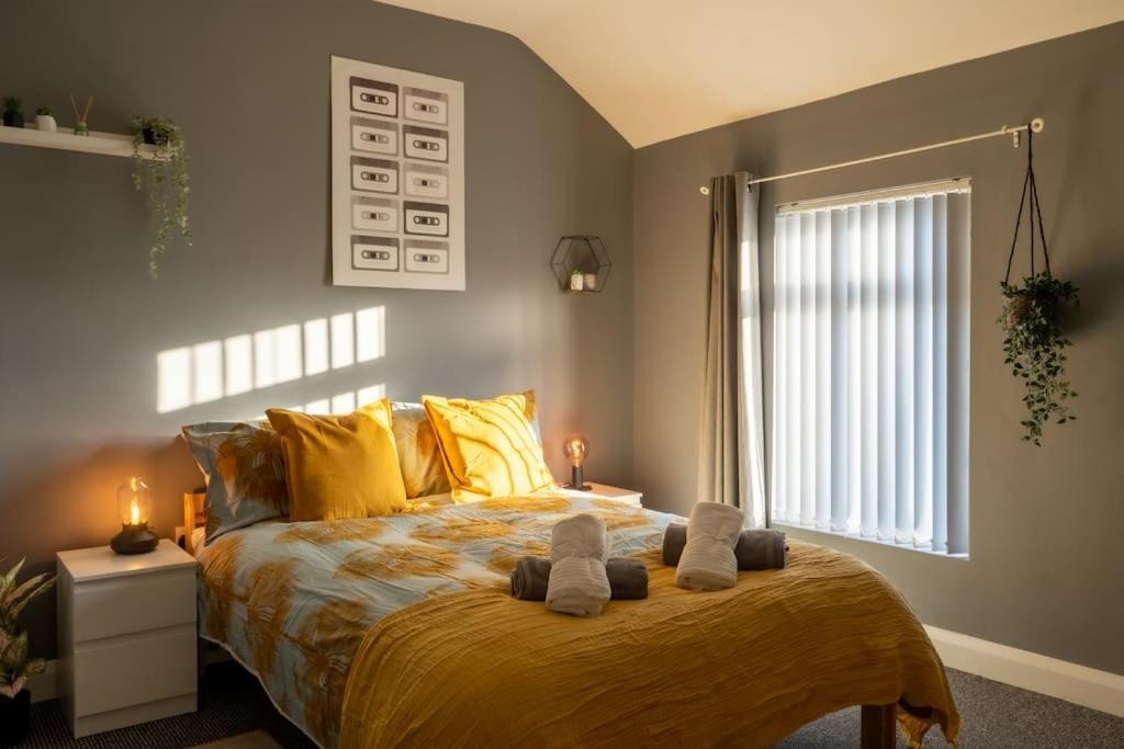 בלפסט Vibrant City Centre Townhouse With Free Parking Rare Outdoor Patio מראה חיצוני תמונה